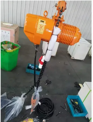 GRÚA PÓRTICO CON CADENA ELÉCTRICA DE UNA VELOCIDAD CON GANCHO